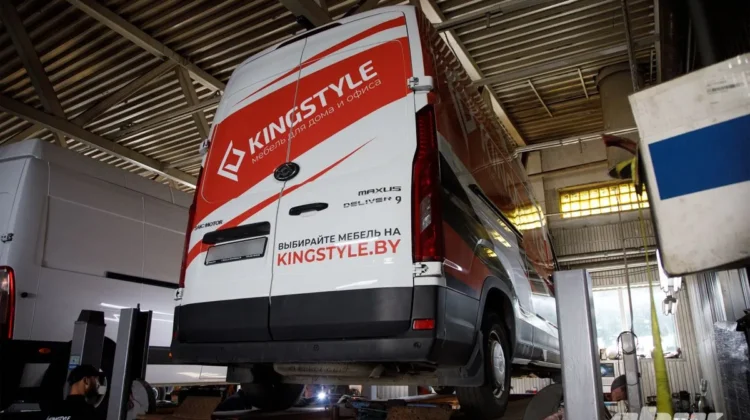 Осмотр AVIOR V90 на подъемнике: что случилось с ним за год